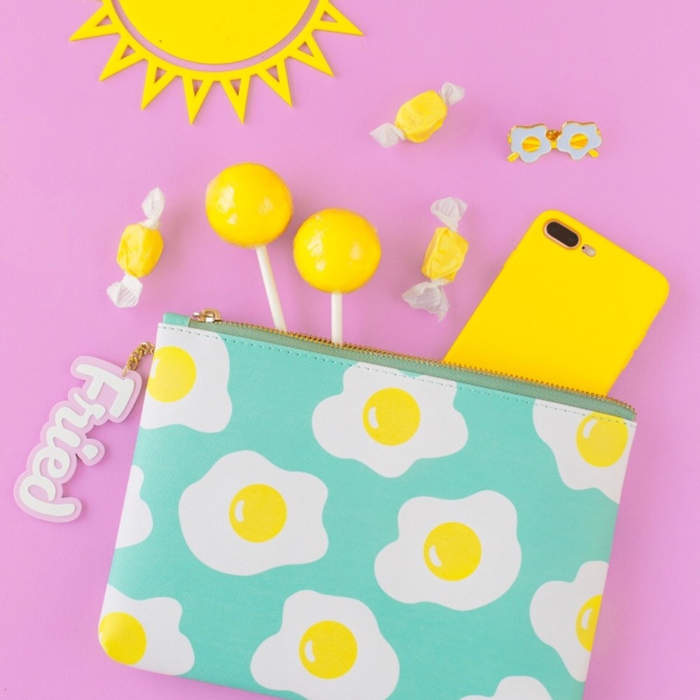 Studio DIY Fried Egg Clutch